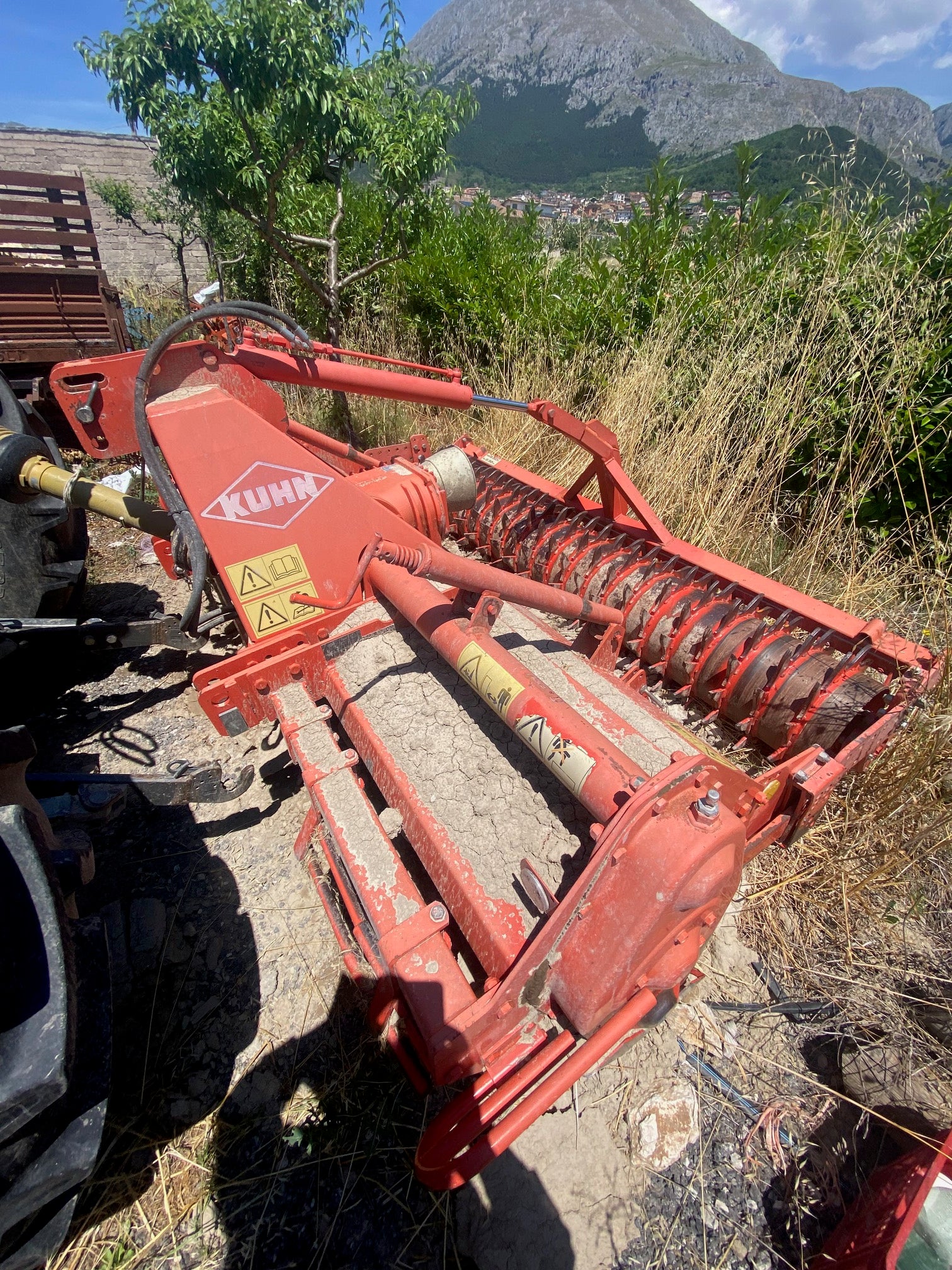 KUHN 255