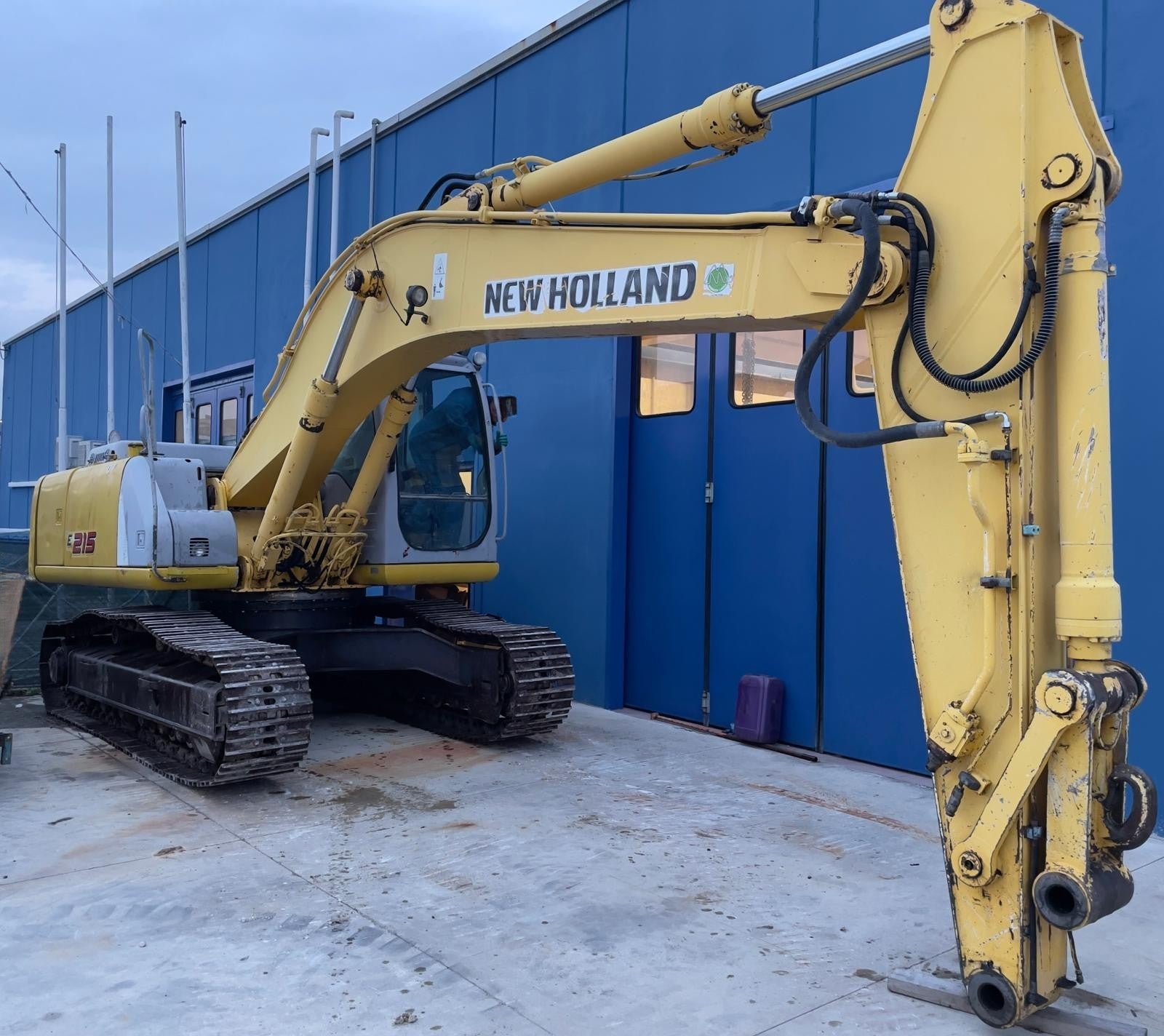 NEW HOLLAND E215