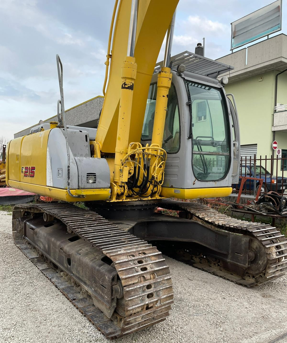 NEW HOLLAND E215