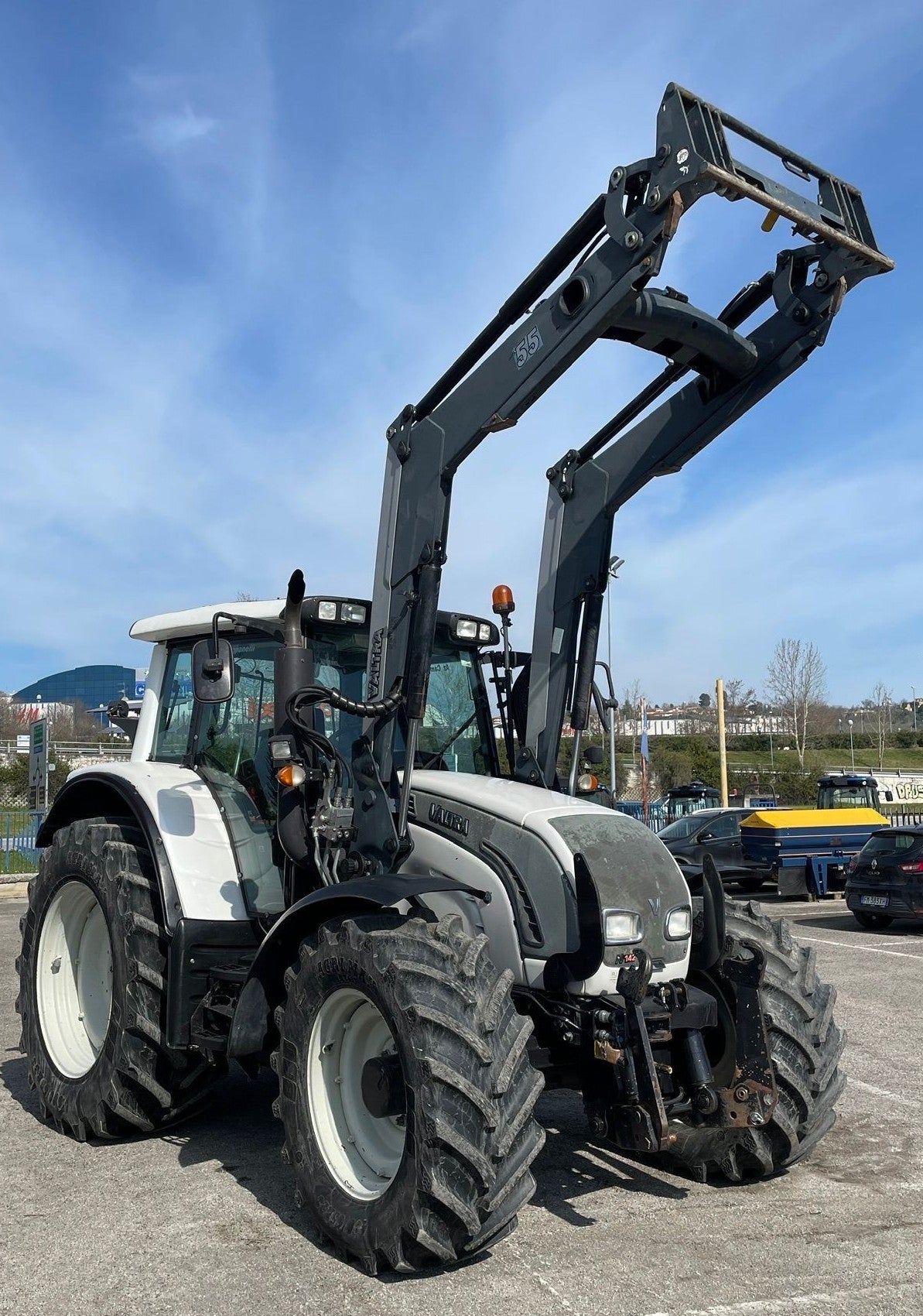 VALTRA N142