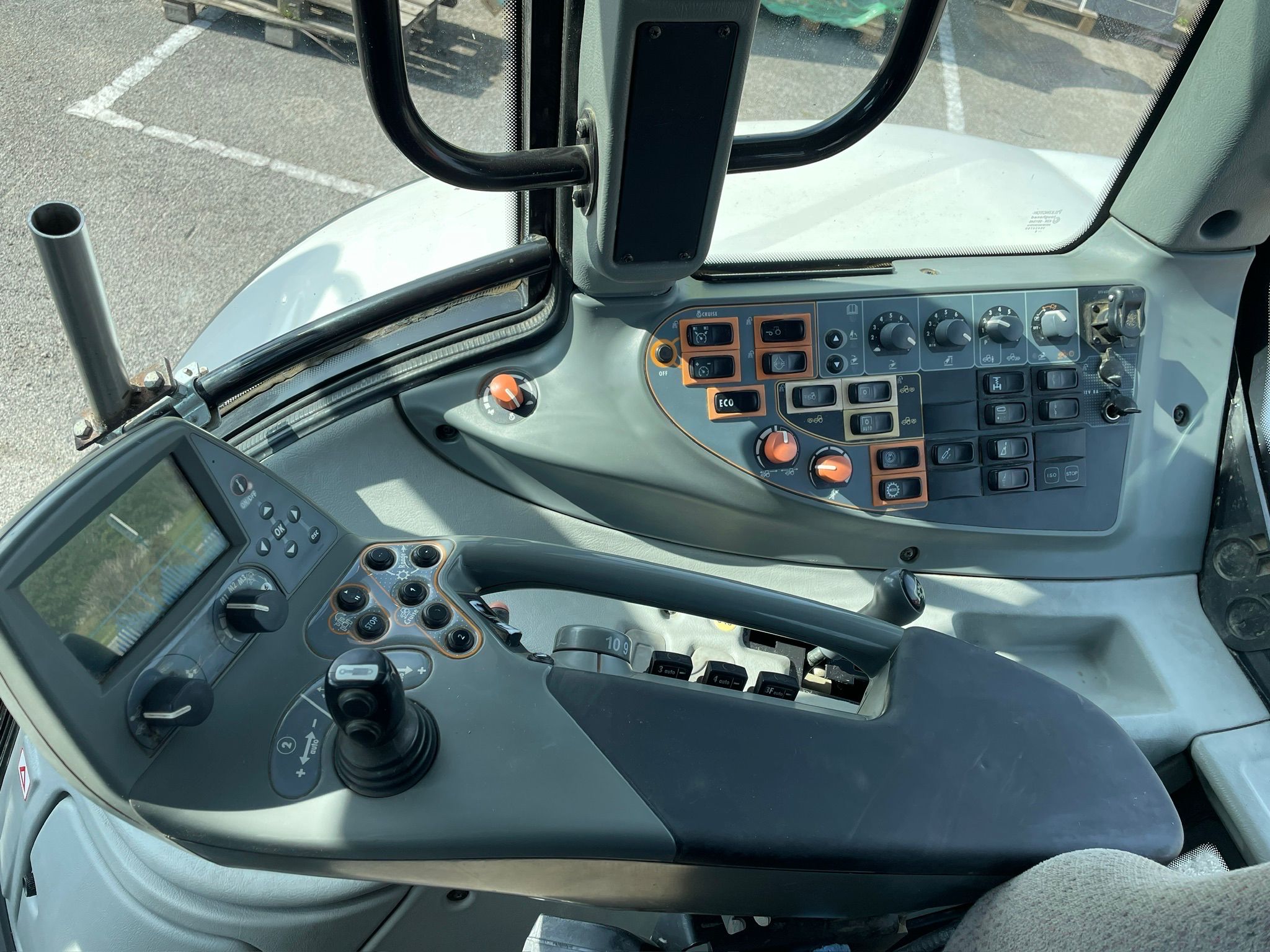 VALTRA N142