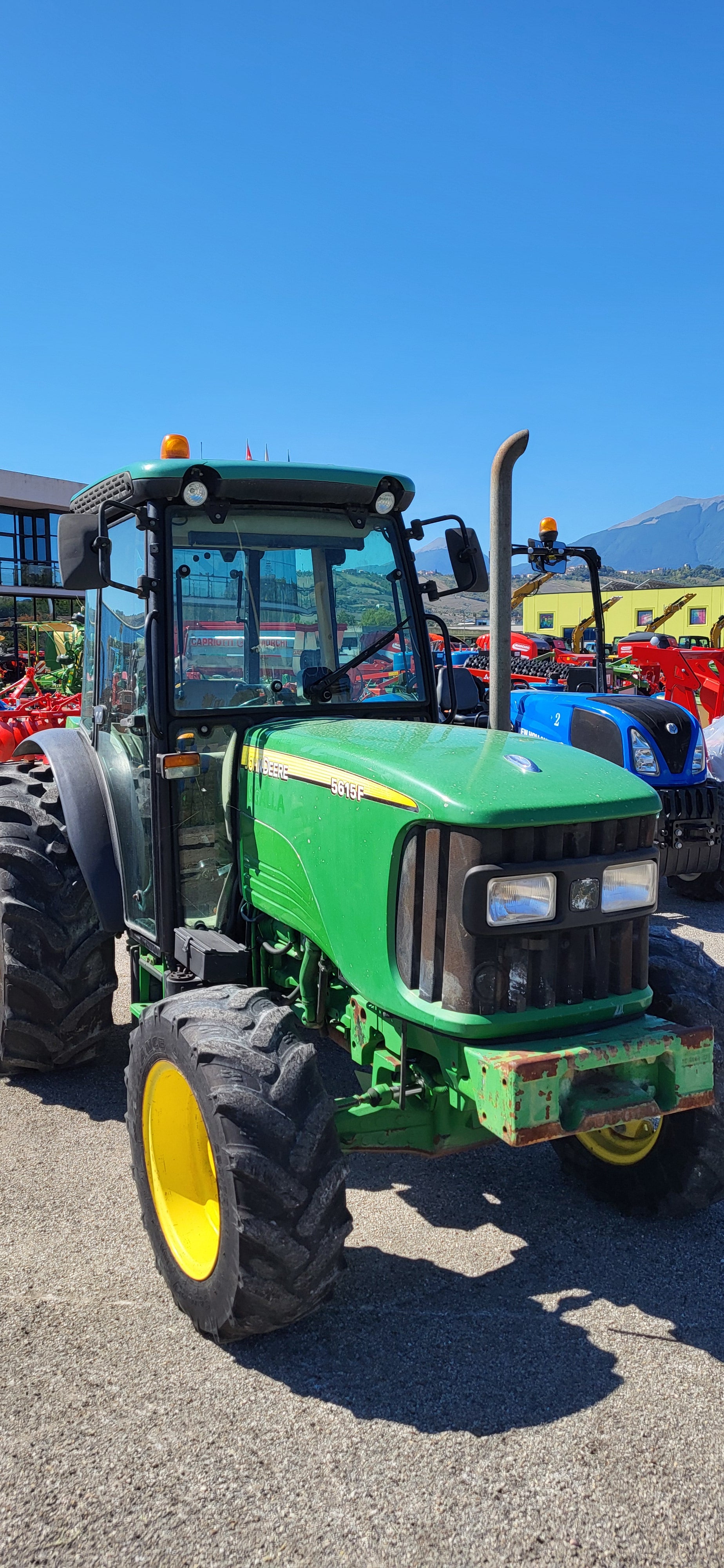 JOHN DEERE 5615 F