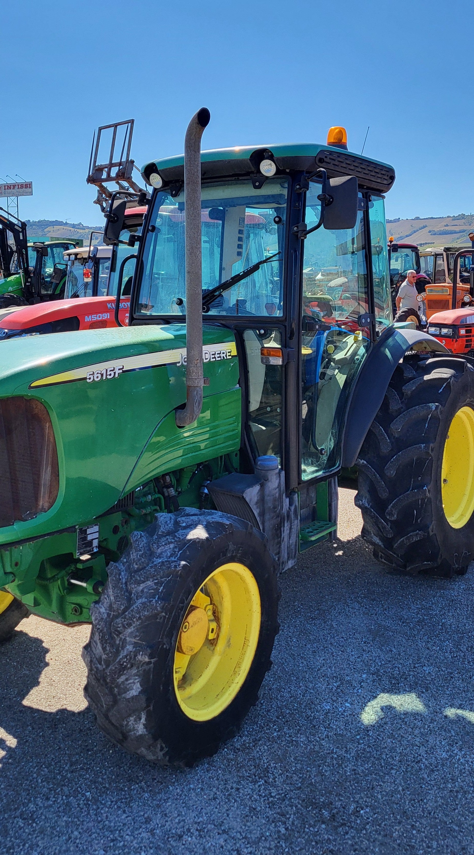 JOHN DEERE 5615 F