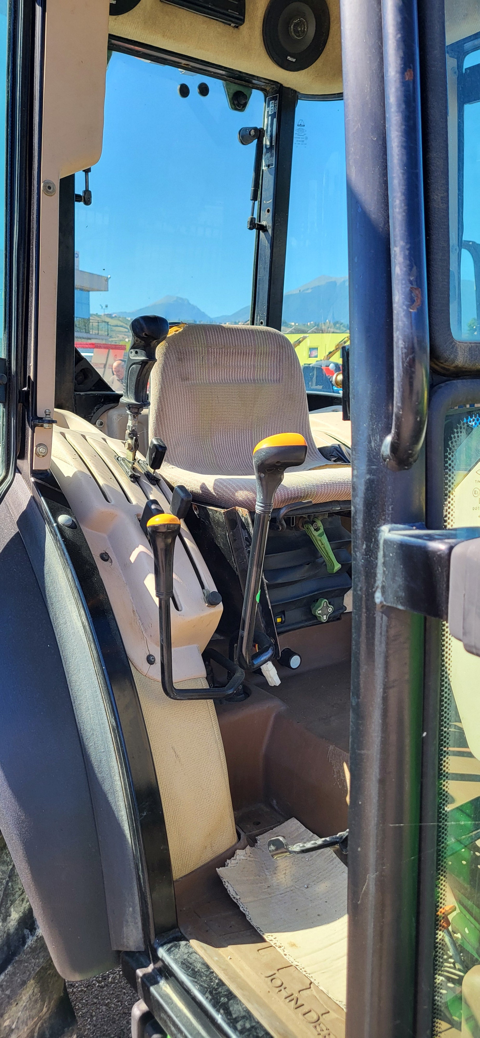 JOHN DEERE 5615 F