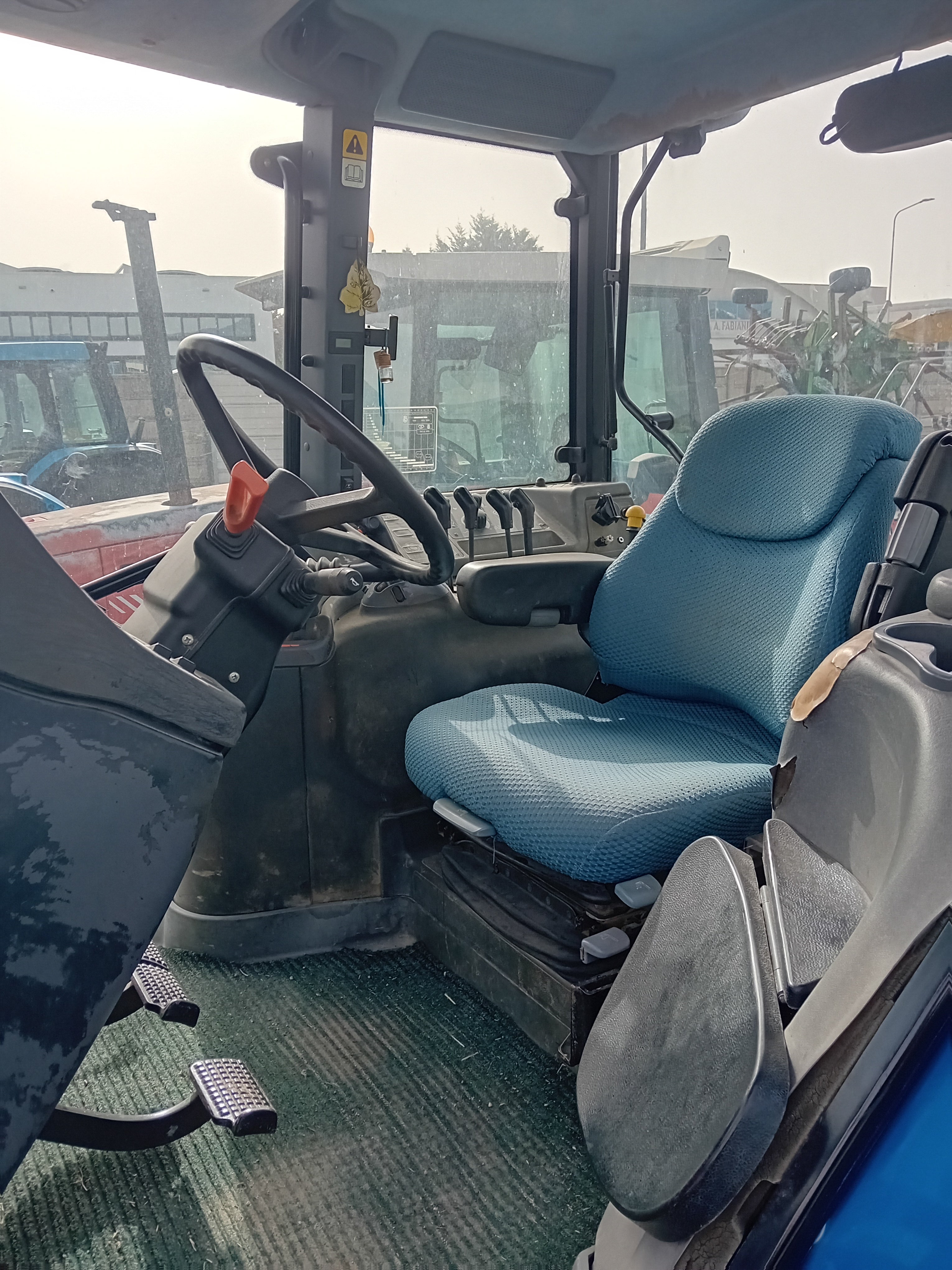 NEW HOLLAND TM 135