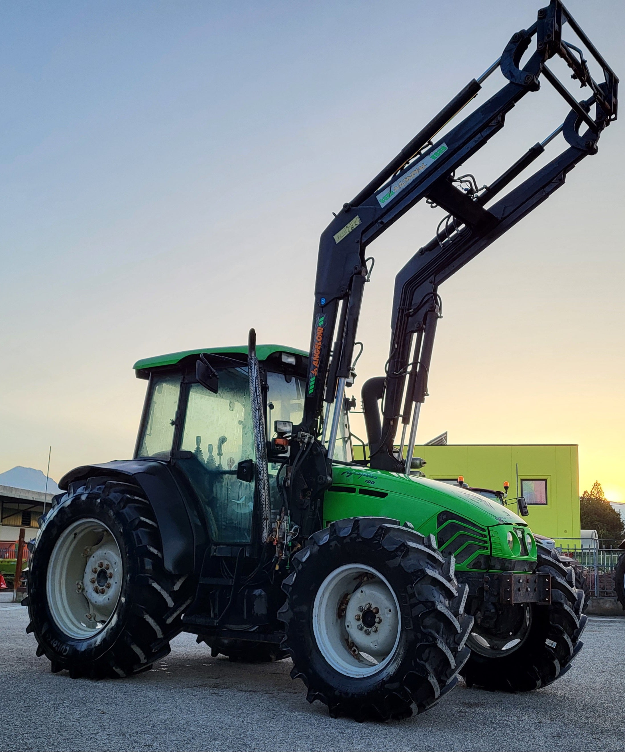 DEUTZ FAHR AGROPLUS 100