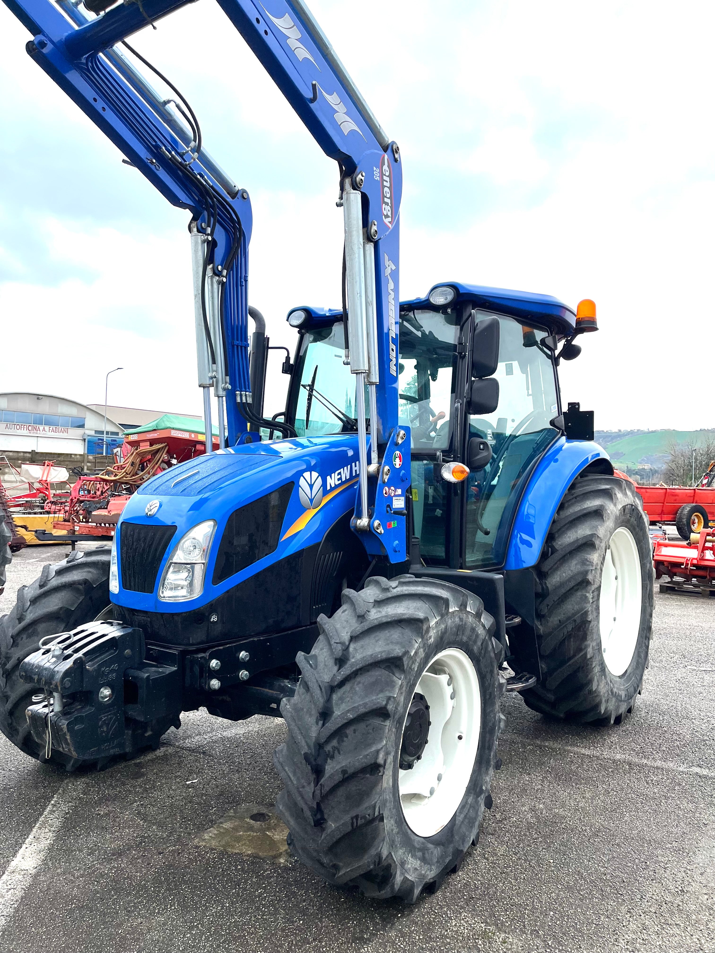 NEW HOLLAND TD5.95