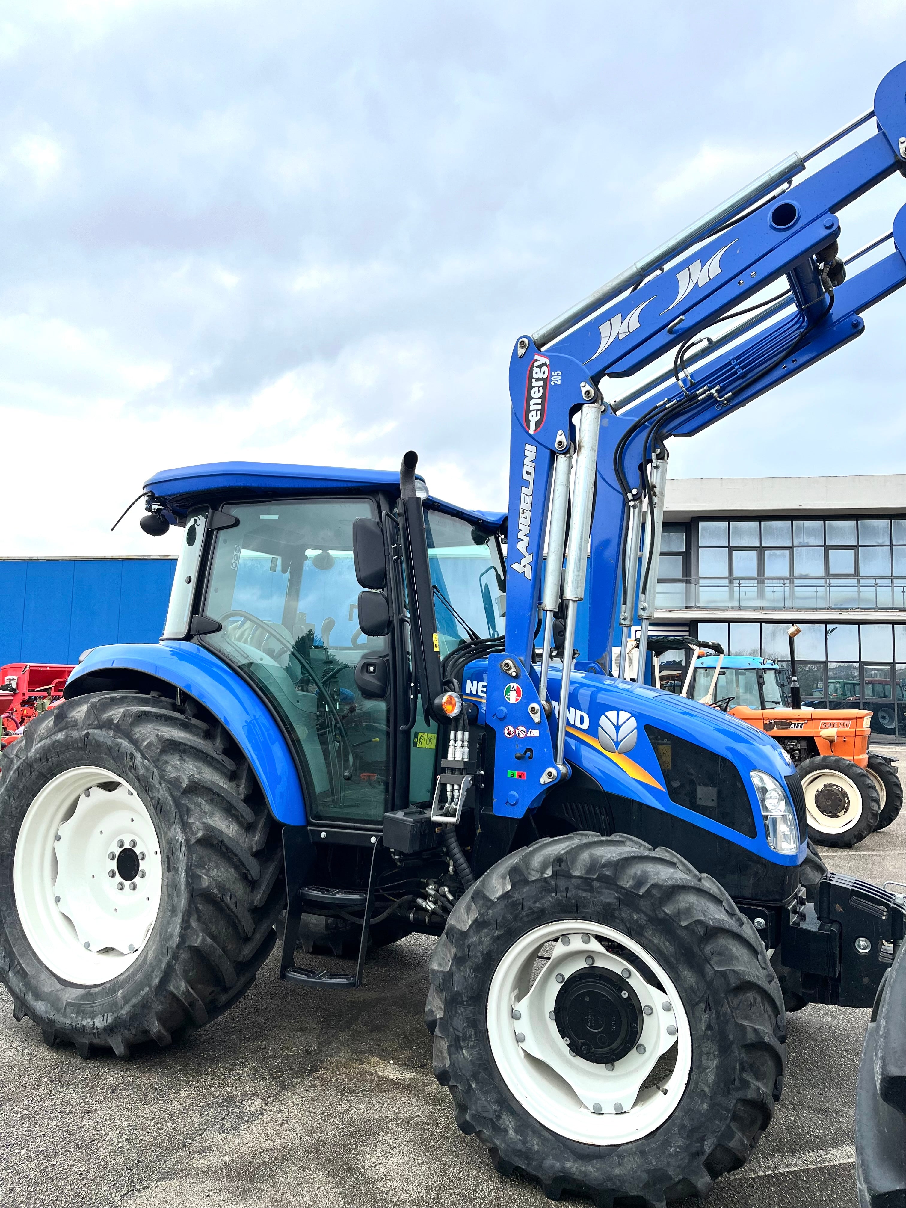 NEW HOLLAND TD5.95